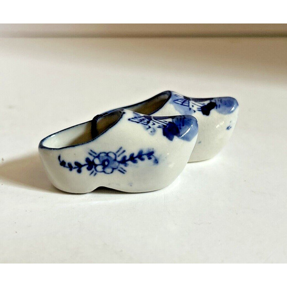 Vintage Dutch Handpainted HANDRDBLUE Ceramic Miniature Blue & White Clogs 2"x1" - Picture 5 of 6
